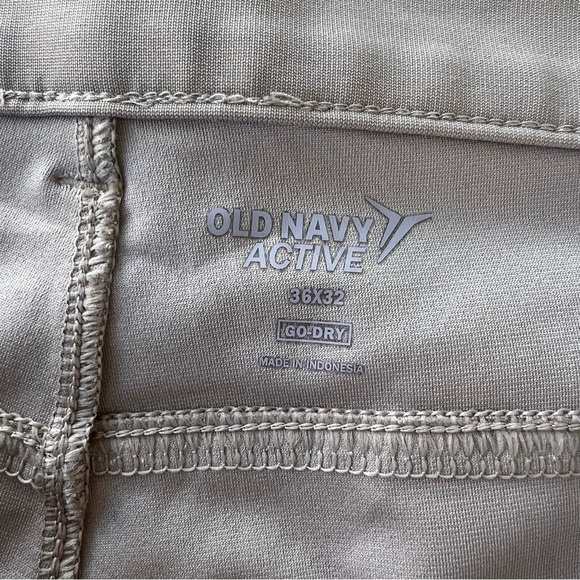 Old Navy 36x32 Go dry pants - Picture 4 of 5